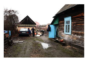 0038 / Идя домой заметил сценку... Но черт с ножом оказался чересчур агрессивным. На все просьбы пустить поближе - категорическое нет, в грубой форме)
чОрт)))