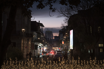 Batumi On The Eve Of New Year / Улочка старого города в преддверии Нового Года