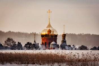 Купола Храма Михаила Архангела. / Красноярский край.