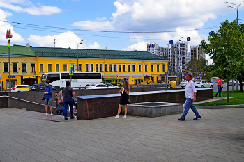 Улица Сергия Радонежского / Улица Сергия Радонежского в Москве. Август 2023.