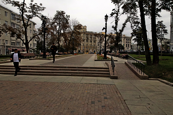 Никитский бульвар / Никитский бульвар в Москве. Август 2023.