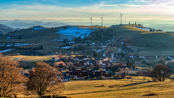  / Bergdorf im letzten Abendlicht