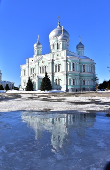 Мартовские зеркала / Дивеево. Троицкий собор.