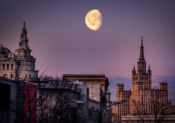 Луна в большом городе / Город