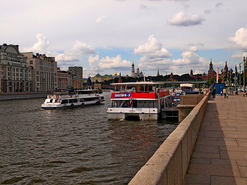 Москворецкая набережная / Москворецкая набережная Москва-реки. Сентябрь 2023.