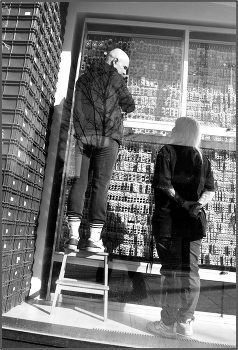 ... "Матрица иллюзий" .... / уличный кадр