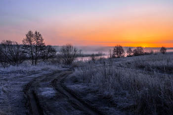 По дороге к озеру. / Весенний рассвет у озера Сосновое.