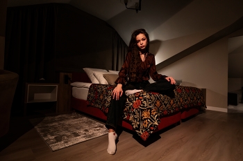 В номере / модель Ангелина Табакова