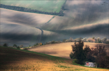 Про красный "Феррари".. / Чехия, Южная Моравия.
© https://phototravel.pro