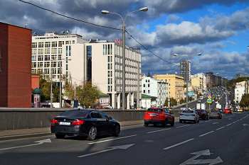 Земляной Вал / Улица Земляной Вал в Москве. Октябрь 2023.