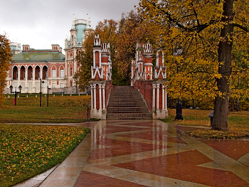 Царицыно / Музей-заповедник Царицыно в Москве. Большой дворец и Виноградный мост. Октябрь 2023.