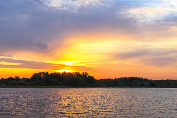 Золотое озеро / В рассветный час