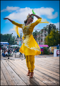 Дни Таджикистана / Девушка в жёлтом.