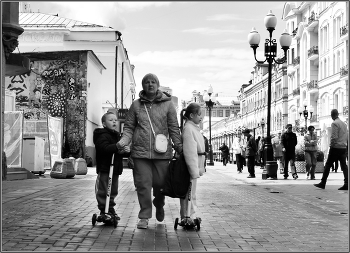 ...... Внучата ..... / уличный кадр
