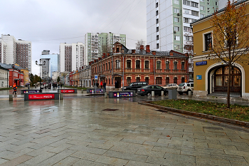Школьная улица / Школьная улица в Москве. Ноябрь 2023.
