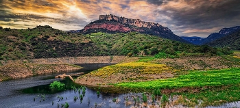 &nbsp; / Cornudella de Montsant - pantà i muntanya de Siurana al fons - Priorat