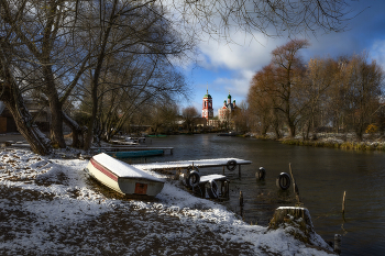 Осень в Переславле Залесском / речка Трубеж, церковь Сорока мучеников