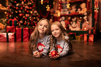  / Children's New Year photo shoot in the studio