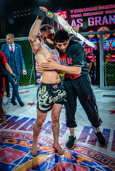 Одна победа на двоих. / Чемпион с тренером.