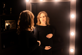  / Pregnancy photoshoot in the studio