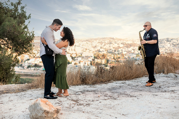  / Proposal of marriage against the backdrop of Jerusalem