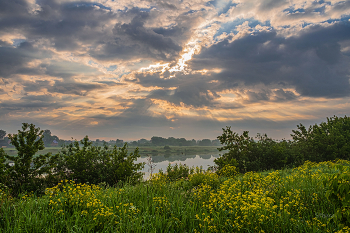 Облачное утро. / Озеро Исток.
