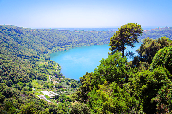 Озеро Неми в Италии / ........