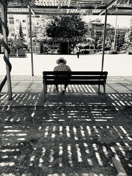 В полдень / ***