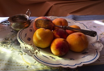 Утренний десерт / Персики на старинном блюде. Этюды со светом.


Light etudes series. An old dish with peach