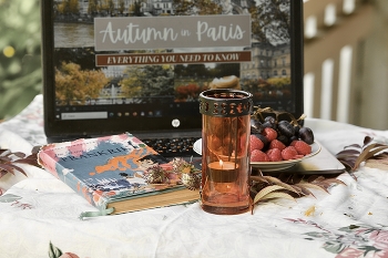 L'automne à Paris / «Если тебе повезло и ты в молодости жил в Париже, то, где бы ты ни был потом, он до конца дней твоих останется с тобой, потому что Париж — это праздник, который всегда с тобой».
Из письма Эрнеста Хемингуэя другу (1950 г.)