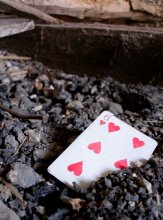 игра окончена..любви и не было... / заброшенный дом..взорванный пол...вещи,карты...