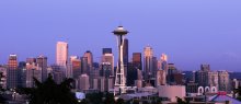 Seattle downtown / Вид на центр города, посредине вышка Space Needle, построенная в 1962 году, высотой в 184 метра и шириной в 42 м, вес 9550 тоны, может выстоять ветра до 320км/ч и землятрясение до 9,5 баллов