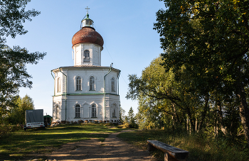 Свято-Вознесенский скит Соловецкого монастыря с маяком / В годы репрессий храм служил одним из зданий мужского штрафного изолятора