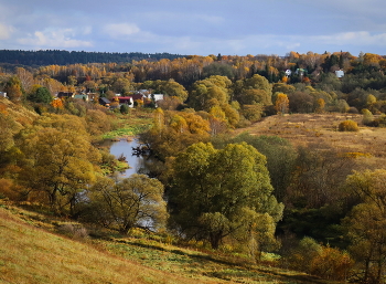 Осенние краски - деревенька у реки / 12 октября 2025, Калужская область. Сегодня были и дожди, но Природа подарила пару часов ясной погоды, а значит, дала нам возможность полюбоваться красотой и совершенством. 
The Autumn colors in my favorite small village at the riverside