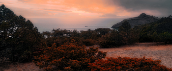 Катер. / Осень в Крыму.