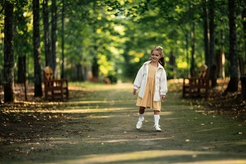 Алиса исследует парк / модель Алиса Реутова