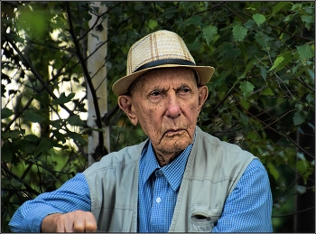 ...... &quot;Прожитые годы&quot; ...... / уличный портрет мужчины