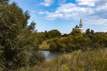 Валищево / Деревня в городском округе Подольск Московской области.
Успенская церковь 1938 году советской властью была закрыта и превращена в овощехранилище. С 1941 году территорию церкви местный совхоз «Подольский» использовал в качестве скотного двора, а здание — в качестве склада и зернохранилища.