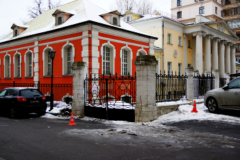 Усадьба Хитрово / Усадьба Хитрово в Подколокольном переулке в Москве. Январь 2023.