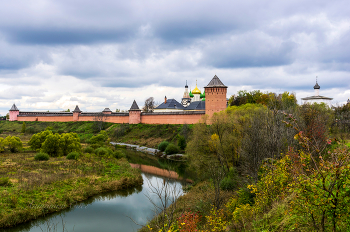 Город Суздаль осенью. / ***