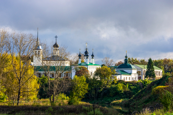 Город Суздаль осенью. / ***