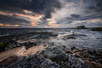 В своей стихии... / Ладога... Октябрь 2025

Следующей осенью на Ладожском озере будем ловить свет в Питкяранте. Собирайтесь :)
Напомню, что в 26-м на озеро Джека Лондона поеду весной на цветение Рододендрона, в конце июня. Группа набирается. Скоро настанет пора покупки авиабилетов. Пишите, звоните....
И, традиционно, осень на Джеке. Набор группы в самом разгаре
В 27-м году следующая поездка в Архангельскую область на золотую осень в клнце сентября. Программу буду увеличивать до двух недель. Т.к. очень много передвижений, просто не успеваем впитать в себя душевность этих мест. А очень хочется просто побродить и напиться вдоволь...
На Кольский в середине ноября тоже 2 места свободно
Следующая моя поездка в Момский НацПарк запланирована на конец августа 28-го года.
Пока готовлюсь к очередным путешествиям...На НГ в Ворзогоры могу взять ещё одного человека. Можно поехать в Кимжу в начале февраля. Анонсы на сайте phototourtravel.ru
Подписывайтесь в MAX max.ru/join/10r15...