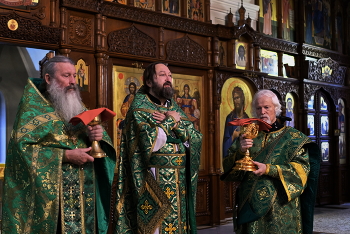 Монастырь. Праздничная служба. / Молитва перед Причастием.