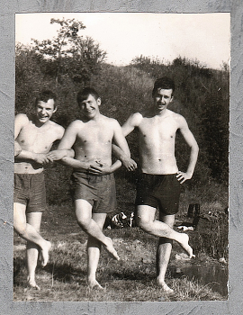 Срочники / Солдаты-срочники после учений. СССР, 1983 год. Скан из альбома.