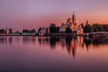 ... теплый, летний вечер в Нило-Столобенской пустыни ... / Нило-Столобенская пустынь, пос. Светлица, озеро Селигер
