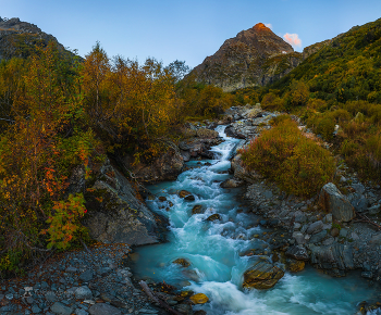 Река Аманауз / Разноцветье горной осени
Карачаево-Черкесия. 
Фотопроект «Кавказ без границ».