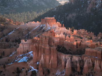 Брайс / Bryce Canyon National Park - заповедник в Юте. Особенно красив при боковом утреннем или вечернем свете, когда происходит многократное отражение лучей солнца, придавая стенам структур свечение, как бы, изнутри.