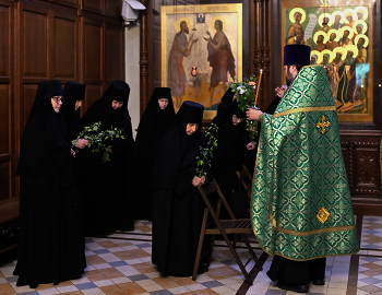 Монастырь. Праздничная служба. / Всенощное бдение.