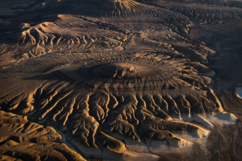 "Инопланетные ландшафты Мангистау" / Мягкие осадочные породы, разрушаясь, формируют удивительные, и очень разнообразные фактуры поверхности. Западный Казахстан, Мнгитстау