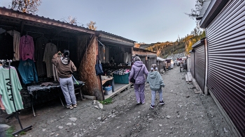 Грустный рынок... / Рынок на перевале ещë спит